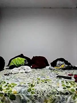 Snapshot of TuCanero23cm chatting on April 9, 10:09 am TuCanero23cm online show from April 9, 10:09 am