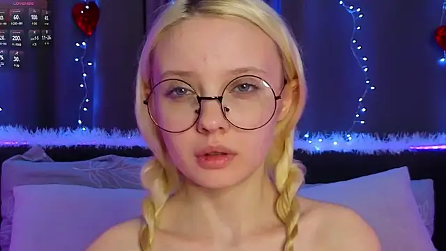 TwilaDona online show from March 17, 1:21 am