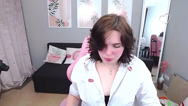 Snapshot of DanielaHot4u chatting on March 7, 1:52 pm DanielaHot4u online show from March 7, 1:52 pm