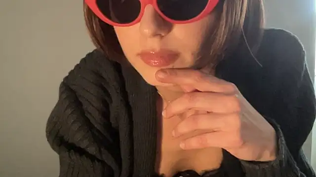 Snapshot of SlowVenomXX chatting on March 5, 2:02 pm SlowVenomXX online show from March 5, 2:02 pm