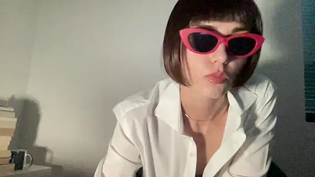 Snapshot of SlowVenomXX chatting on March 12, 4:46 pm SlowVenomXX online show from March 12, 4:46 pm