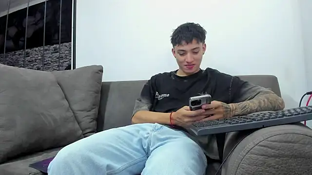 Snapshot of Jaames_Boy chatting on March 14, 7:41 pm Jaames Boy online show from March 14, 7:41 pm