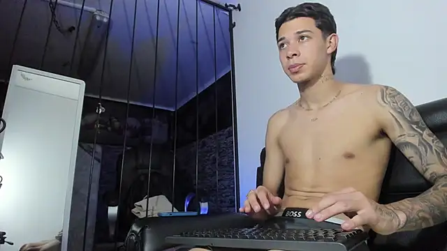 Snapshot of Jaames_Boy chatting on March 20, 10:36 pm Jaames Boy online show from March 20, 10:36 pm