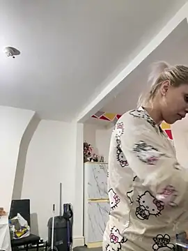 Snapshot of Giullyaxxx chatting on March 8, 3:38 pm Giullyaxxx online show from March 8, 3:38 pm