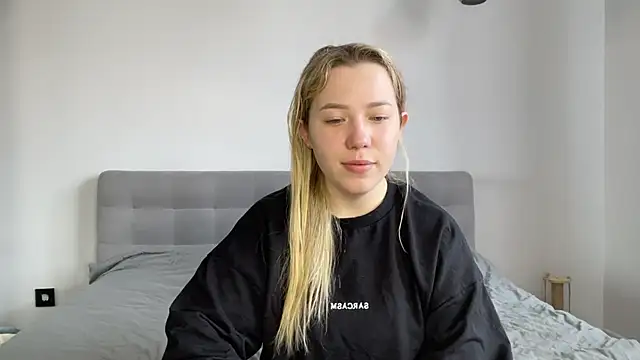 alyrasun online show from May 11, 7:14 am