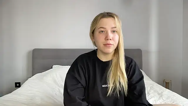 alyrasun online show from May 15, 7:04 am
