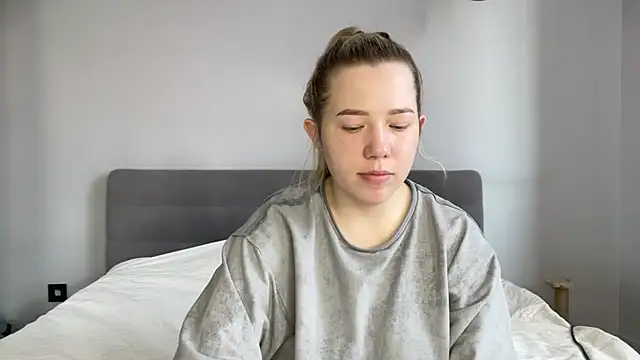 alyrasun online show from May 18, 7:03 am