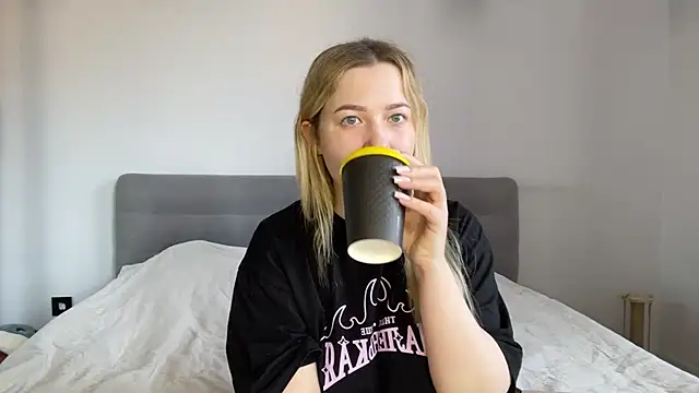 alyrasun online show from May 23, 7:02 am