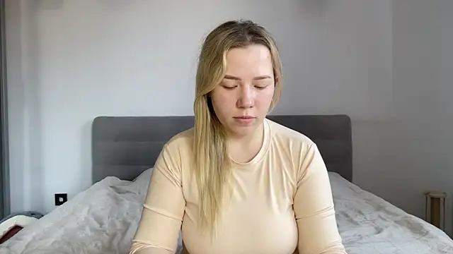 alyrasun online show from May 25, 7:03 am