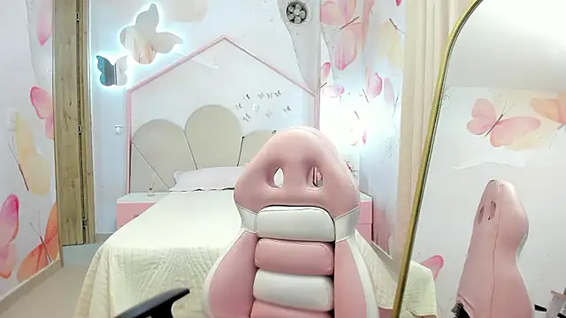 emilynaughty   online show from March 17, 6:33 pm