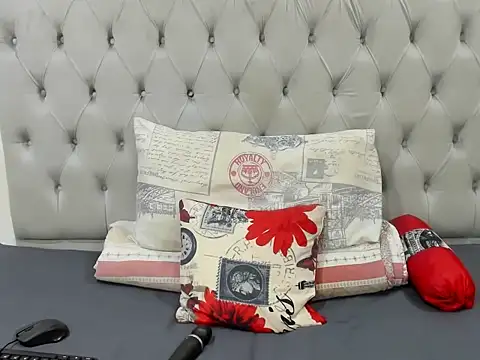 Snapshot of DarkBubble_xx chatting on March 12, 9:43 pm DarkBubble xx online show from March 12, 9:43 pm