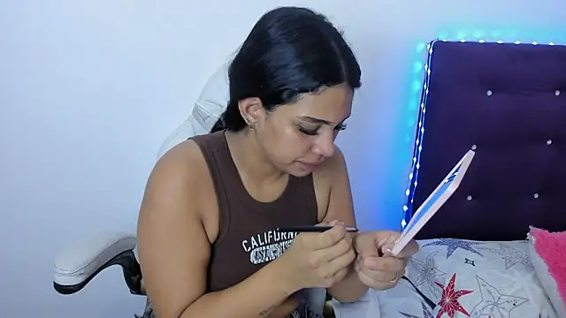 madelinesquirt online show from May 3, 7:53 pm