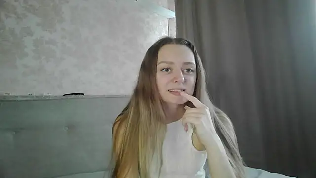 MysticGlimmer online show from April 27, 8:12 am