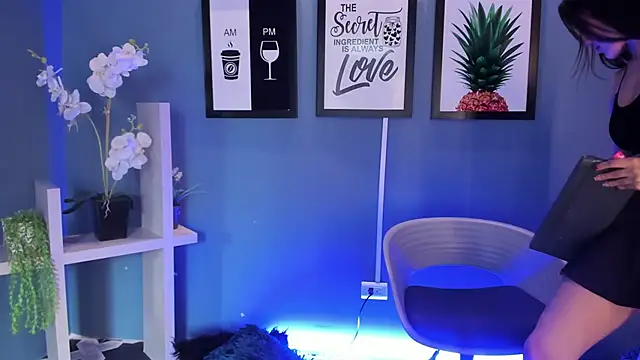 Juliethaamour online show from March 12, 6:25 pm