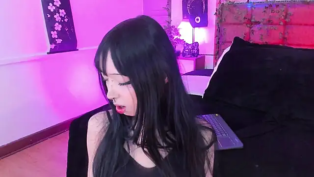 Snapshot of Vickmoon chatting on July 8, 8:57 pm Vickmoon online show from July 8, 8:57 pm
