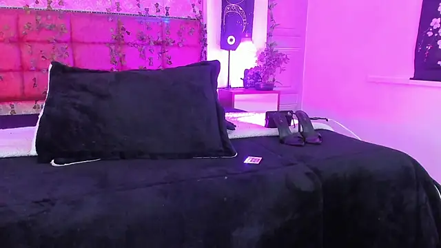 Snapshot of Vickmoon chatting on July 24, 8:29 pm Vickmoon online show from July 24, 8:29 pm