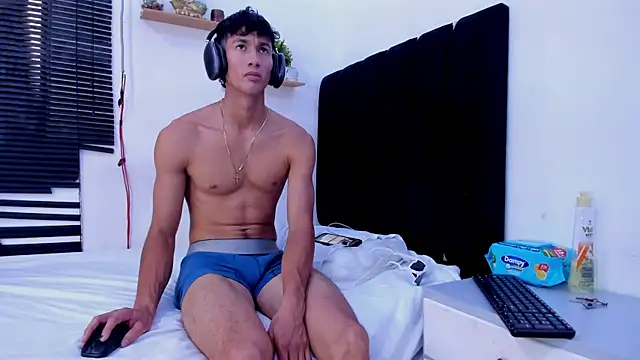 Snapshot of angel_boy02 chatting on July 10, 9:06 pm angel boy02 online show from July 10, 9:06 pm