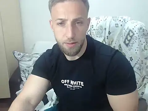 BlondEagleMuscle online show from May 1, 8:02 pm