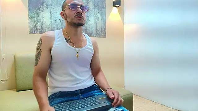 LUCA KINGG online show from March 11, 7:42 pm