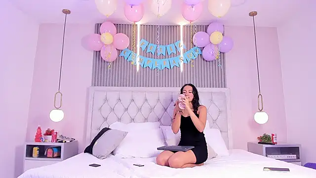 Snapshot of Katty_cute19 chatting on June 12, 4:22 am Katty cute19 online show from June 12, 4:22 am