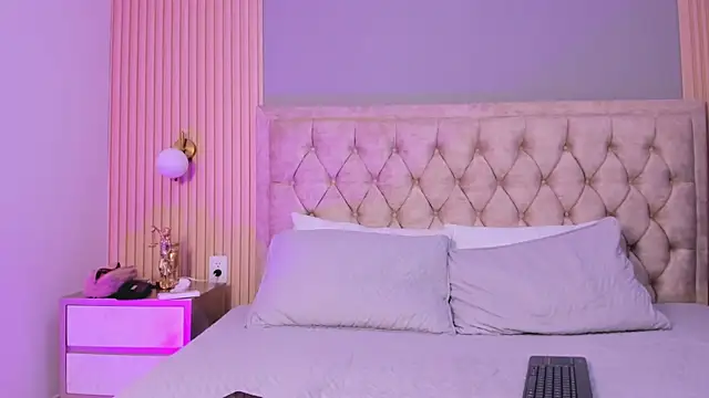 Snapshot of Katty_cute19 chatting on July 31, 4:12 am Katty cute19 online show from July 31, 4:12 am