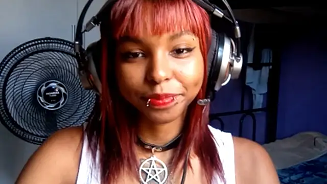 emilycloves online show from March 14, 5:07 pm