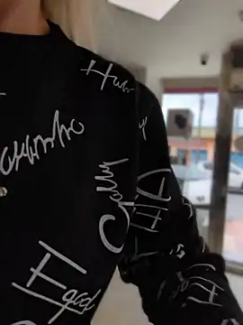 ManuelaX online show from April 25, 9:01 am