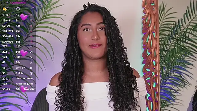 Snapshot of SoyJuliana_19 chatting on July 12, 1:35 pm SoyJuliana 19 online show from July 12, 1:35 pm