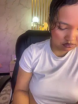 Snapshot of Catalinaa01 chatting on May 20, 3:24 am Catalinaa01 online show from May 20, 3:24 am