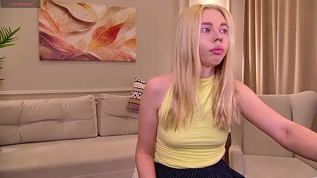TessaAdorablee online show from April 27, 5:49 am