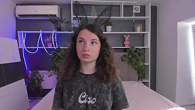 JosephineRows online show from July 31, 5:29 am