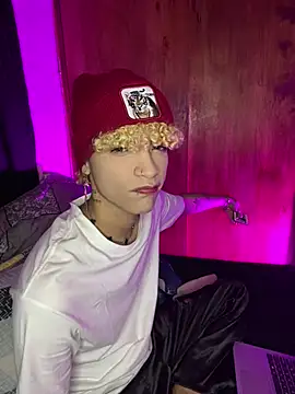 Lucke Ccollins online show from April 28, 7:35 am