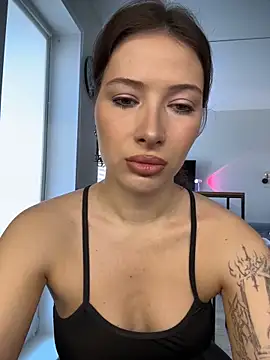 StayForTemptation online show from March 18, 7:55 am