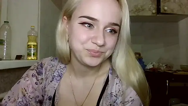 Snapshot of Barbie___girl chatting on March 13, 6:58 pm Barbie girl online show from March 13, 6:58 pm