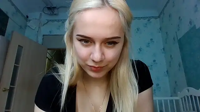 Snapshot of Barbie___girl chatting on March 15, 8:42 am Barbie girl online show from March 15, 8:42 am