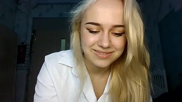 Snapshot of Barbie___girl chatting on March 21, 9:14 am Barbie girl online show from March 21, 9:14 am