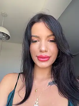 Snapshot of RaniaSnow chatting on June 17, 8:06 am RaniaSnow online show from June 17, 8:06 am