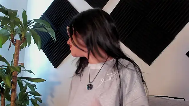 Emily Rousess online show from March 15, 11:49 am