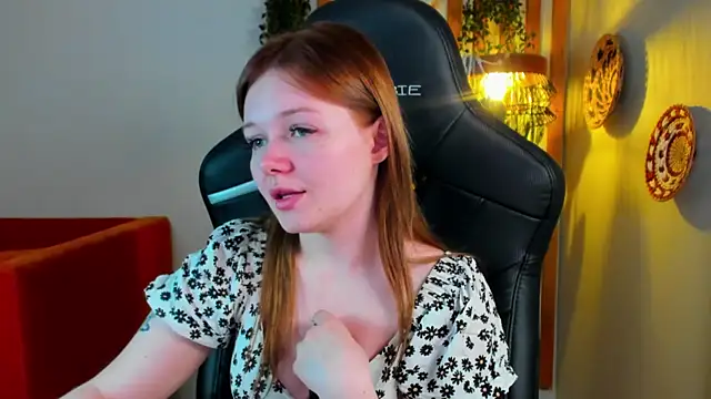 Snapshot of ElinaVale chatting on June 7, 5:27 pm ElinaVale online show from June 7, 5:27 pm