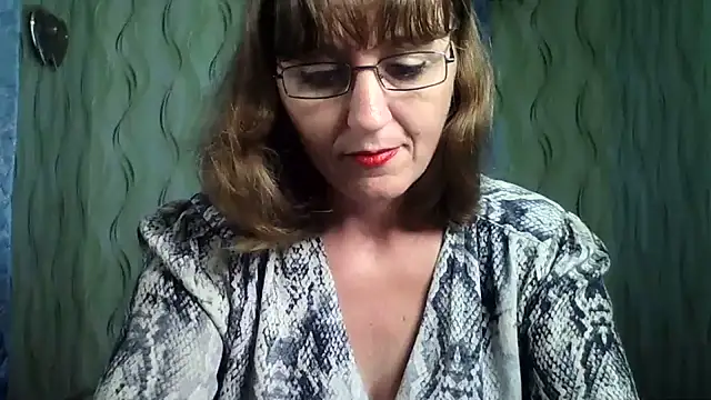 Alisaprice077 online show from August 2, 6:23 am