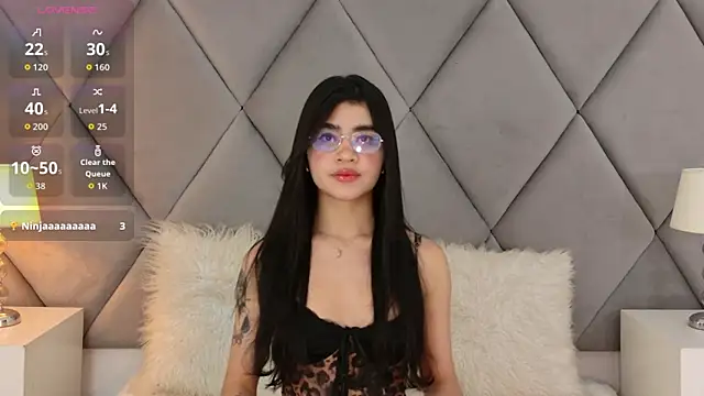 OliviaDiaz online show from April 25, 8:17 pm