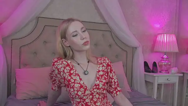 Snapshot of Lola_Gilbert chatting on June 18, 3:05 pm Lola Gilbert online show from June 18, 3:05 pm