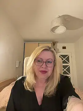 JanieLight53 online show from May 22, 8:58 pm