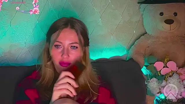 Snapshot of AngelEnigma chatting on March 17, 3:33 am AngelEnigma online show from March 17, 3:33 am