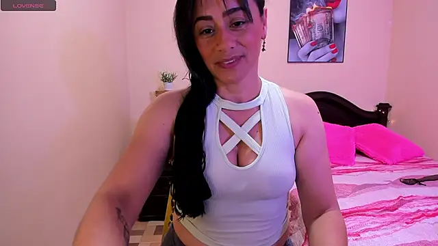 sara florez12 online show from May 1, 10:53 am