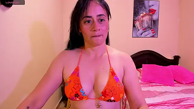 sara florez12 online show from May 4, 11:17 am