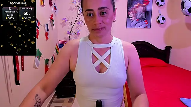 Snapshot of sara_florez12 chatting on July 5, 12:12 pm sara florez12 online show from July 5, 12:12 pm