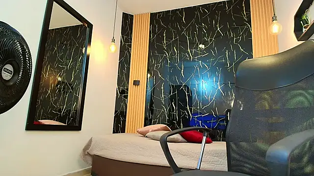 Snapshot of ValeriHot_1 chatting on May 13, 2:53 am ValeriHot 1 online show from May 13, 2:53 am