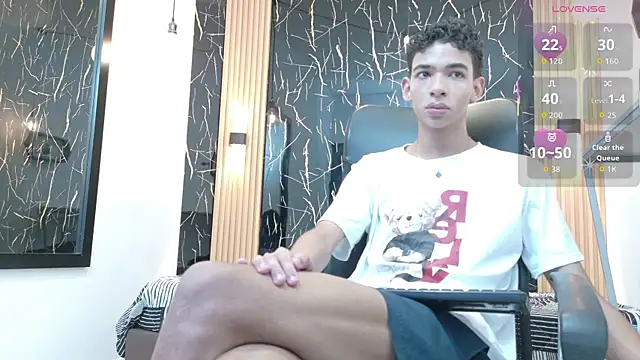 Snapshot of ValeriHot_1 chatting on May 29, 2:42 am ValeriHot 1 online show from May 29, 2:42 am