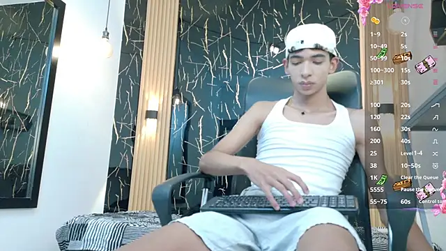 Snapshot of ValeriHot_1 chatting on June 25, 3:06 am ValeriHot 1 online show from June 25, 3:06 am